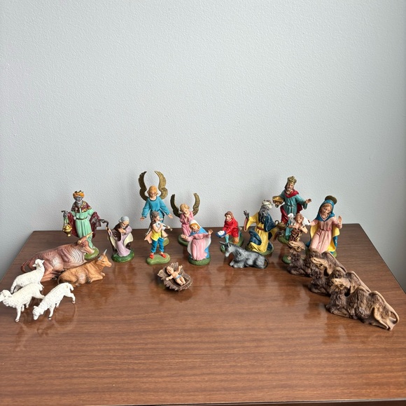 22 Piece Fontanini & Italy Nativity Figure Lot - Picture 2 of 10